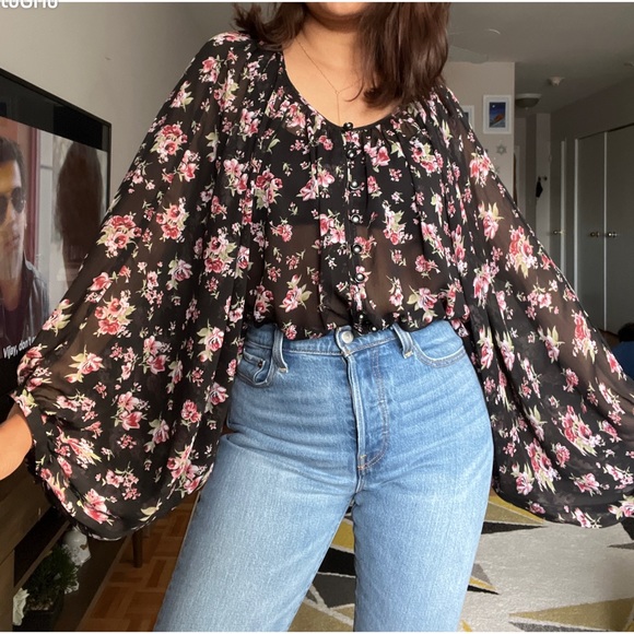 UK2LA Tops - Floral balloon sleeve blouse